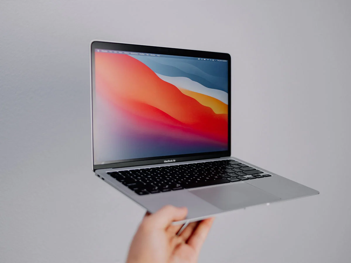 Scopri di più sull'articolo Apple MacBook Air 2022 Review: Great Design, Fast Performance